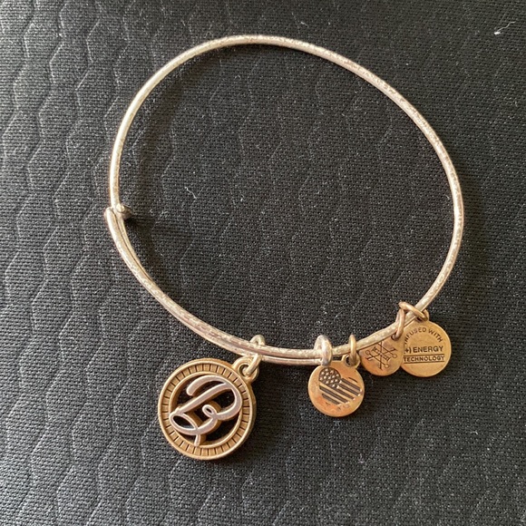 B bracelet 🐝 - Picture 2 of 3